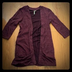 Maroon knit cardigan *w/ pockets*